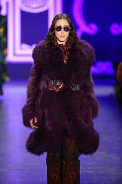 Anna Sui sonbahar 2016 gösteri