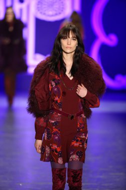 Anna Sui sonbahar 2016 gösteri