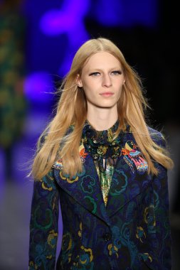 Anna Sui sonbahar 2016 gösteri