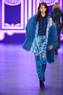 Anna Sui sonbahar 2016 gösteri