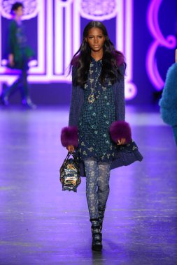 Anna Sui sonbahar 2016 gösteri