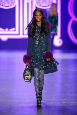 Anna Sui sonbahar 2016 gösteri