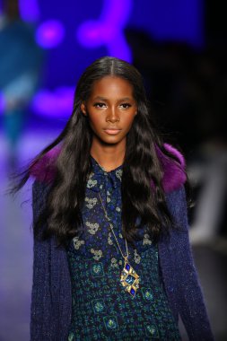 Anna Sui sonbahar 2016 gösteri
