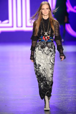 Anna Sui sonbahar 2016 gösteri