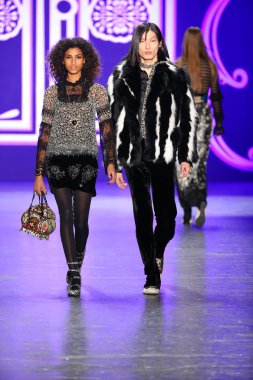 Anna Sui sonbahar 2016 gösteri