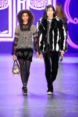 Anna Sui sonbahar 2016 gösteri