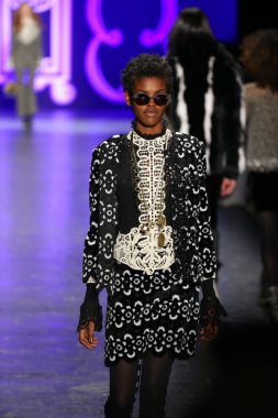 Anna Sui sonbahar 2016 gösteri