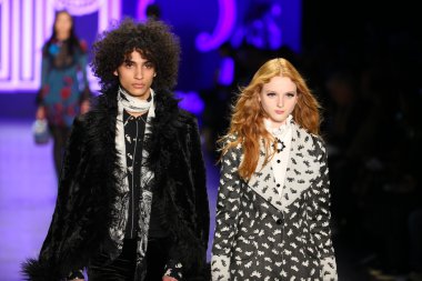 Anna Sui sonbahar 2016 gösteri