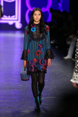 Anna Sui sonbahar 2016 gösteri