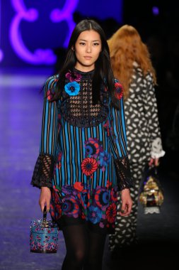 Anna Sui sonbahar 2016 gösteri