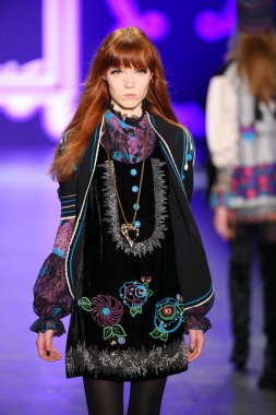 Anna Sui sonbahar 2016 gösteri