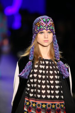 Anna Sui sonbahar 2016 gösteri