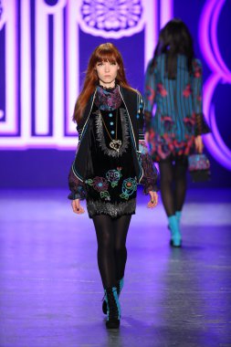 Anna Sui sonbahar 2016 gösteri