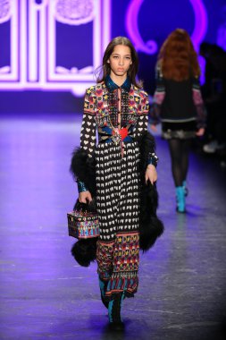 Anna Sui sonbahar 2016 gösteri