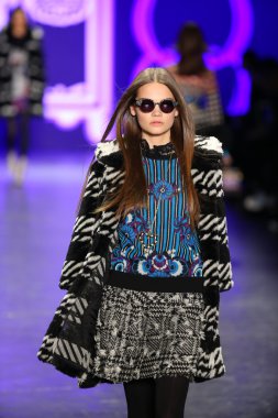Anna Sui sonbahar 2016 gösteri