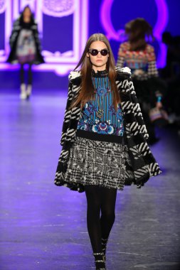 Anna Sui sonbahar 2016 gösteri