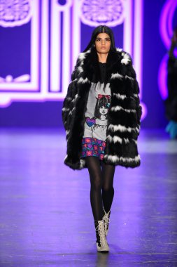 Anna Sui sonbahar 2016 gösteri