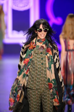Anna Sui sonbahar 2016 gösteri