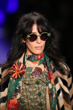 Anna Sui sonbahar 2016 gösteri