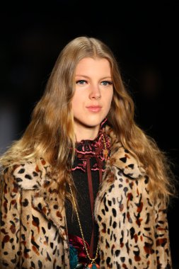 Anna Sui sonbahar 2016 gösteri