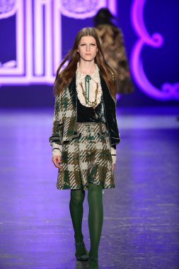 Anna Sui sonbahar 2016 gösteri