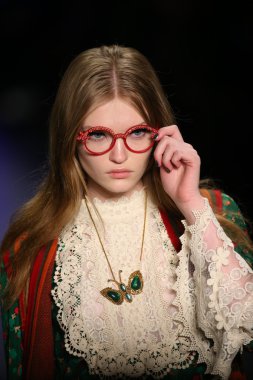 Anna Sui sonbahar 2016 gösteri