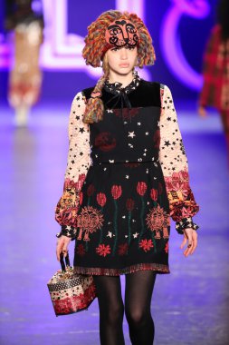 Anna Sui sonbahar 2016 gösteri