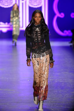 Anna Sui sonbahar 2016 gösteri