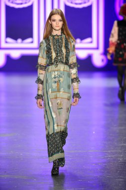 Anna Sui sonbahar 2016 gösteri