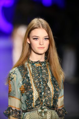 Anna Sui sonbahar 2016 gösteri