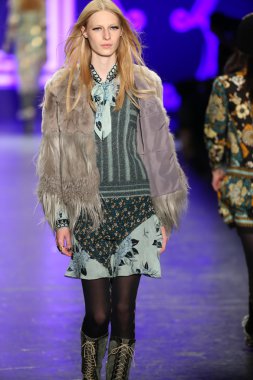 Anna Sui sonbahar 2016 gösteri