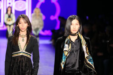 Anna Sui sonbahar 2016 gösteri