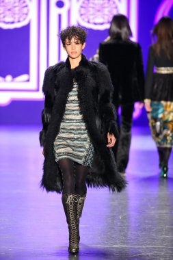 Anna Sui sonbahar 2016 gösteri