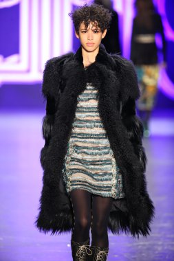 Anna Sui sonbahar 2016 gösteri