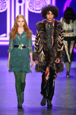 Anna Sui sonbahar 2016 gösteri