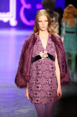 Anna Sui sonbahar 2016 gösteri