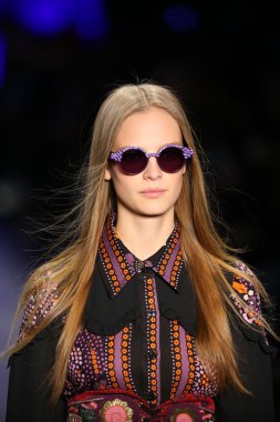 Anna Sui sonbahar 2016 gösteri