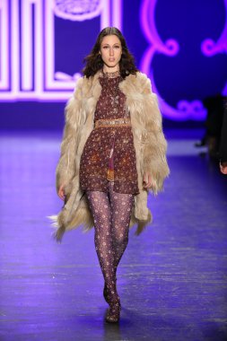 Anna Sui sonbahar 2016 gösteri
