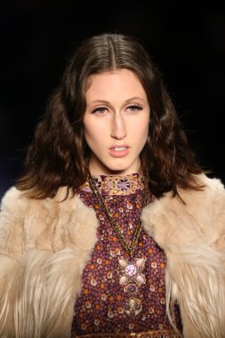 Anna Sui sonbahar 2016 gösteri