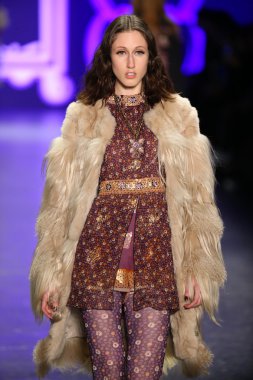 Anna Sui sonbahar 2016 gösteri