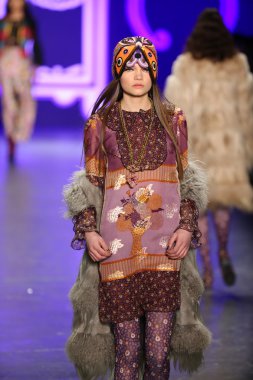 Anna Sui sonbahar 2016 gösteri