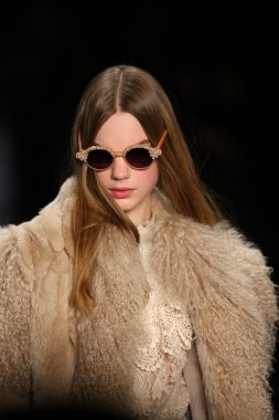 Anna Sui sonbahar 2016 gösteri