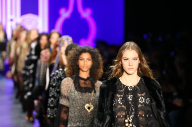 Anna Sui sonbahar 2016 gösteri