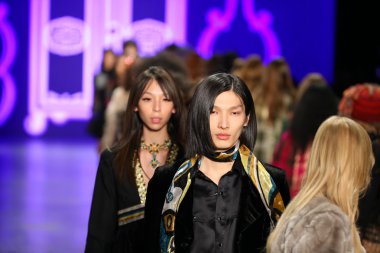 Anna Sui sonbahar 2016 gösteri