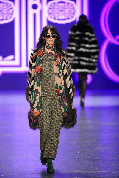Anna Sui sonbahar 2016 gösteri