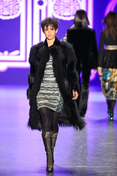 Anna Sui sonbahar 2016 gösteri