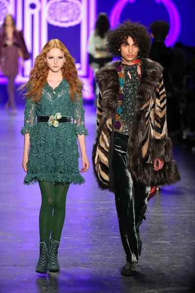 Anna Sui Otoño 2016 show —  Fotos de Stock