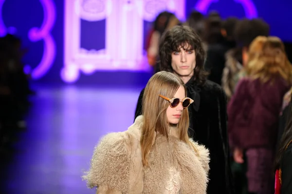 Anna Sui Otoño 2016 show —  Fotos de Stock