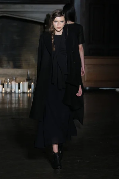 Morgane Le Fay modeshow — Stockfoto