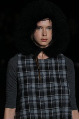 Morgane Le Fay defile